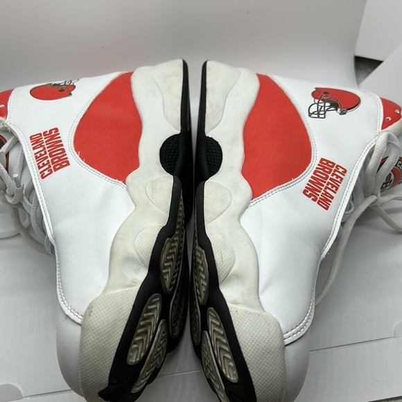 Cleveland Browns Game-day high tops. Men’s 45/12 - Picture 3 of 8